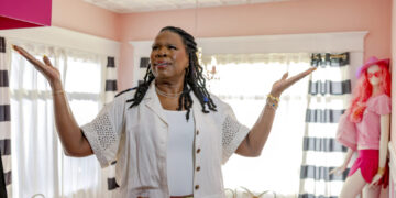 Leslie Jones has stayed in some bad Airbnbs. Here’s her advice.