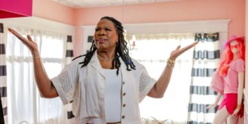 Leslie Jones shares her vacation rental horror stories