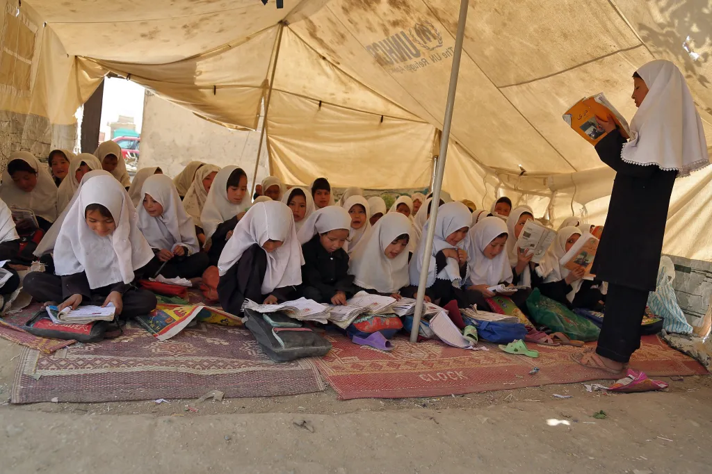 Afghan schoolchildren attend classes underneath a tent in Ghazni on September 15, 2013.