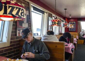 The real reason a Pizza Hut frozen in the 1990s still draws crowds isn’t nostalgia