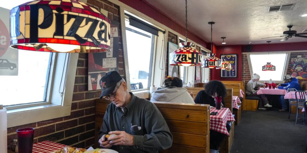 The real reason a Pizza Hut frozen in the 1990s still draws crowds isn’t nostalgia