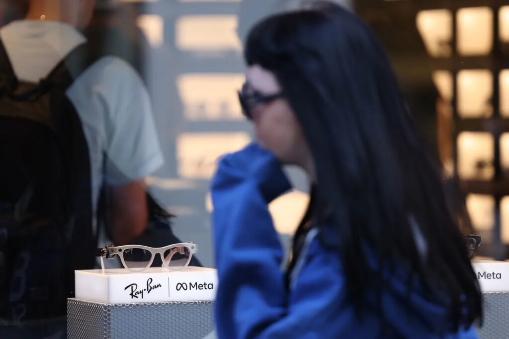 Is It Possible to Make Smart Glasses That Aren’t Creepy?