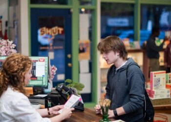 Teenagers are shooting out over 50 applications and getting ghosted even for volunteer jobs: ‘I’ll take anything at this point’
