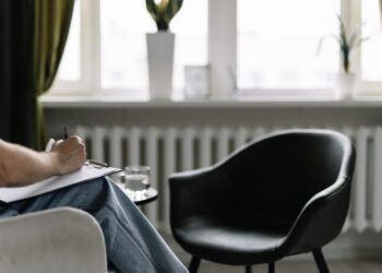 How to Break Up With Your Therapist Without Ghosting Them