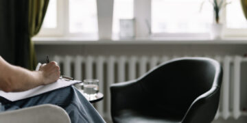 How to Break Up With Your Therapist Without Ghosting Them