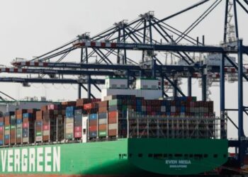 Tariff refunds are juicing corporate profits and GDP as more tailwinds converge to propel growth to a blistering 4.3% pace, top economist says