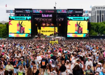 WATCH: Two-Woman Lollapalooza Mud Pit Brawl Takes Steamy Turn As the Crowd Cheers Them On