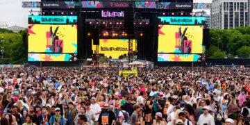 WATCH: Two-Woman Lollapalooza Mud Pit Brawl Takes Steamy Turn As the Crowd Cheers Them On