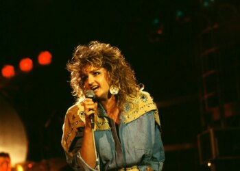Bonnie Tyler Gets Heartfelt Hometown Sendoff as Hundreds of Fans Lined Wales Streets for Her Funeral