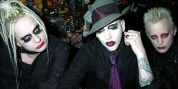 4 Songs That Make Me Miss Walking Around the Old-School, Scary Hot Topic
