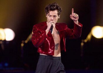 Harry Styles Delivers a Beautifully Reverent Tribute to Dolly Parton at New York Concert