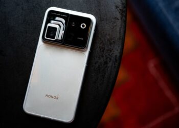 Honor’s Robot Phone Has a Gimbal-Powered Camera for Vloggers