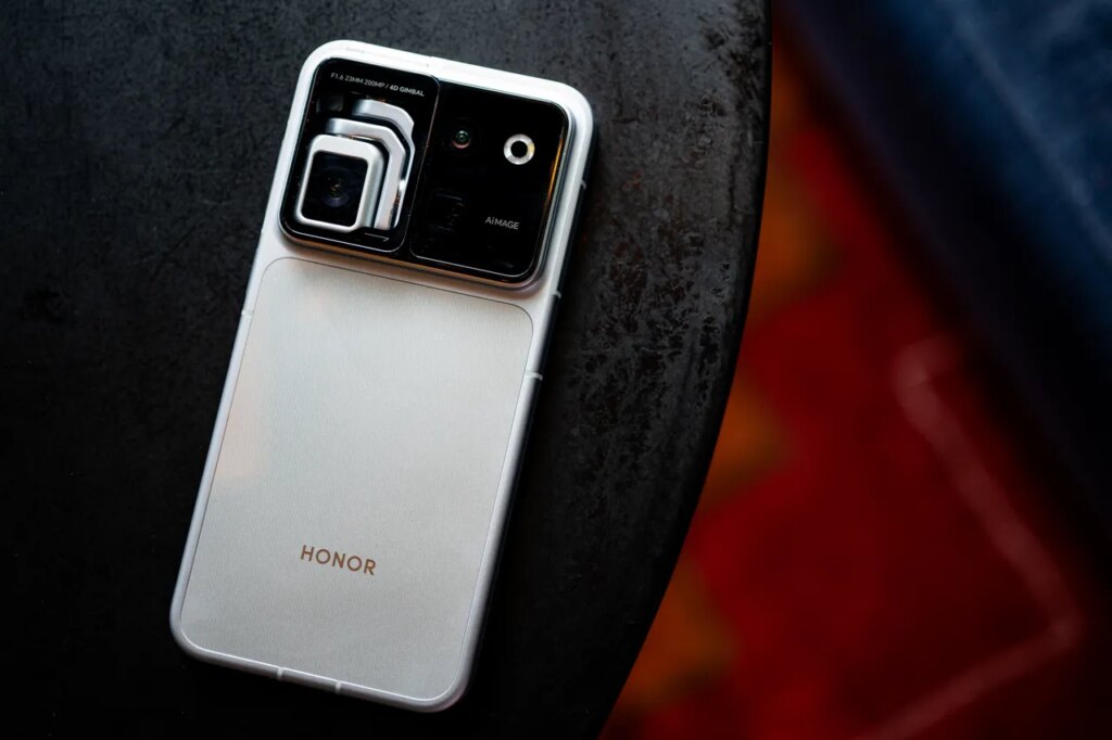 Honor’s Robot Phone Has a Gimbal-Powered Camera for Vloggers