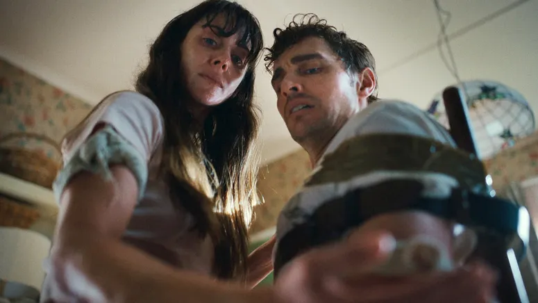 TOGETHER, from left: Alison Brie, Dave Franco, 2025. ph: Germain McMicking /© Neon / Courtesy Everett Collection 