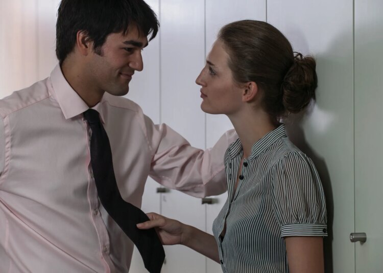 Is Having a ‘Work Wife’ or ‘Work Husband’ a Red Flag?