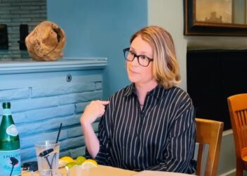 Jenna Fischer Giddily Admits She ‘Full-On Pretended’ to Be Connor Storrie’s Publicist at an Awards Show
