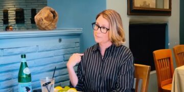 Jenna Fischer Giddily Admits She ‘Full-On Pretended’ to Be Connor Storrie’s Publicist at an Awards Show