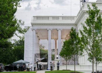 Trump administration set to spend at least $900 million on White House construction