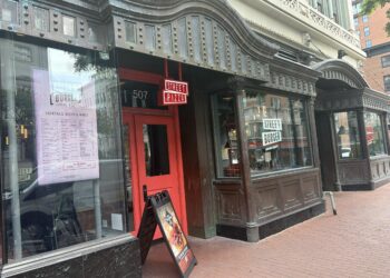 Neighbors say celebrity burger joint is stinking up their D.C. pricey condos