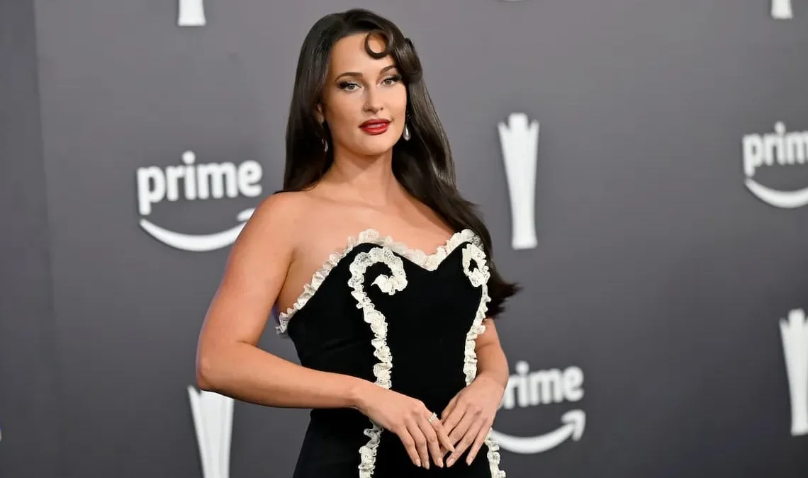 Kacey Musgraves’ New Tour Prop Looks Like a Giant Pair of Testicles, and the Internet Cannot Unsee It