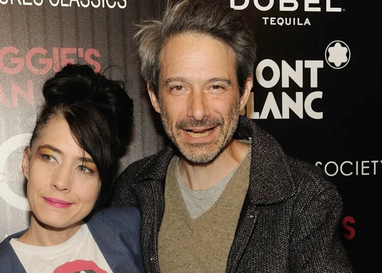 These Married 90s Icons Covered an Unexpected Pop Song for a Benefit Compilation Album, and It’s a Must-Listen