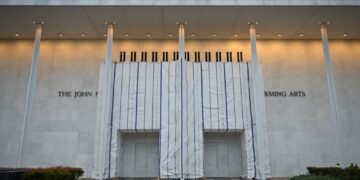 Trump-Led Kennedy Center Board Votes Again to Close Main Building for Renovations