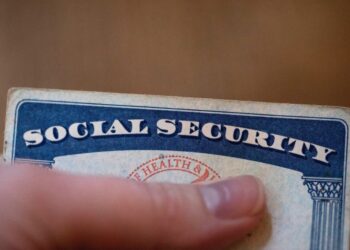 As Social Security benefit cuts loom, Congress wades into the crisis