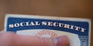 As Social Security benefit cuts loom, Congress wades into the crisis