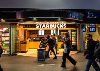 Pumpkin spice season PSA: Don’t wait in line for airport coffee
