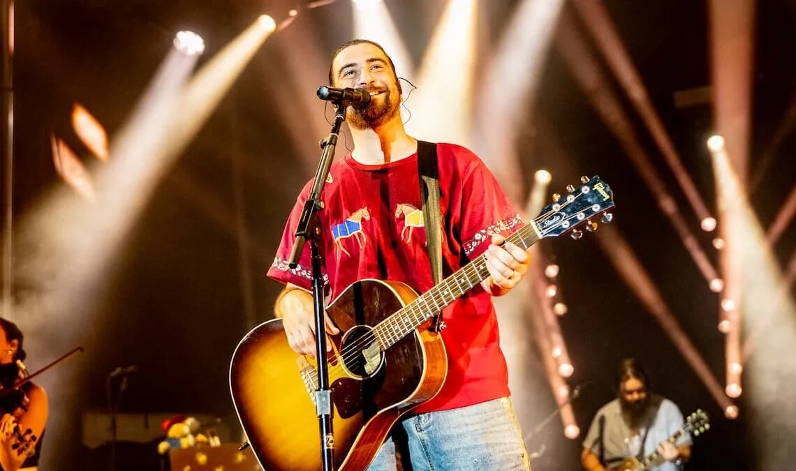 Noah Kahan Shocks Fans by Bringing Out Chappell Roan To Perform ‘California’ During LA Concert