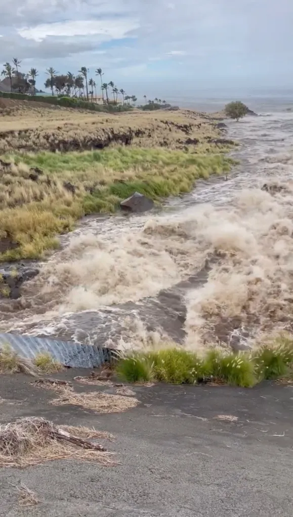 Heavy rain and strong winds from Hurricane Lala causing flooding in Hawaii County.
