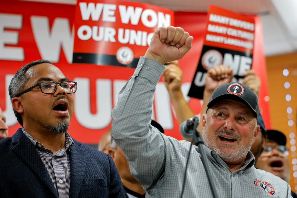 Uber and Lyft drivers announce the establishment of a California union.