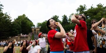 The hottest D.C. party? Eating apples in a park.