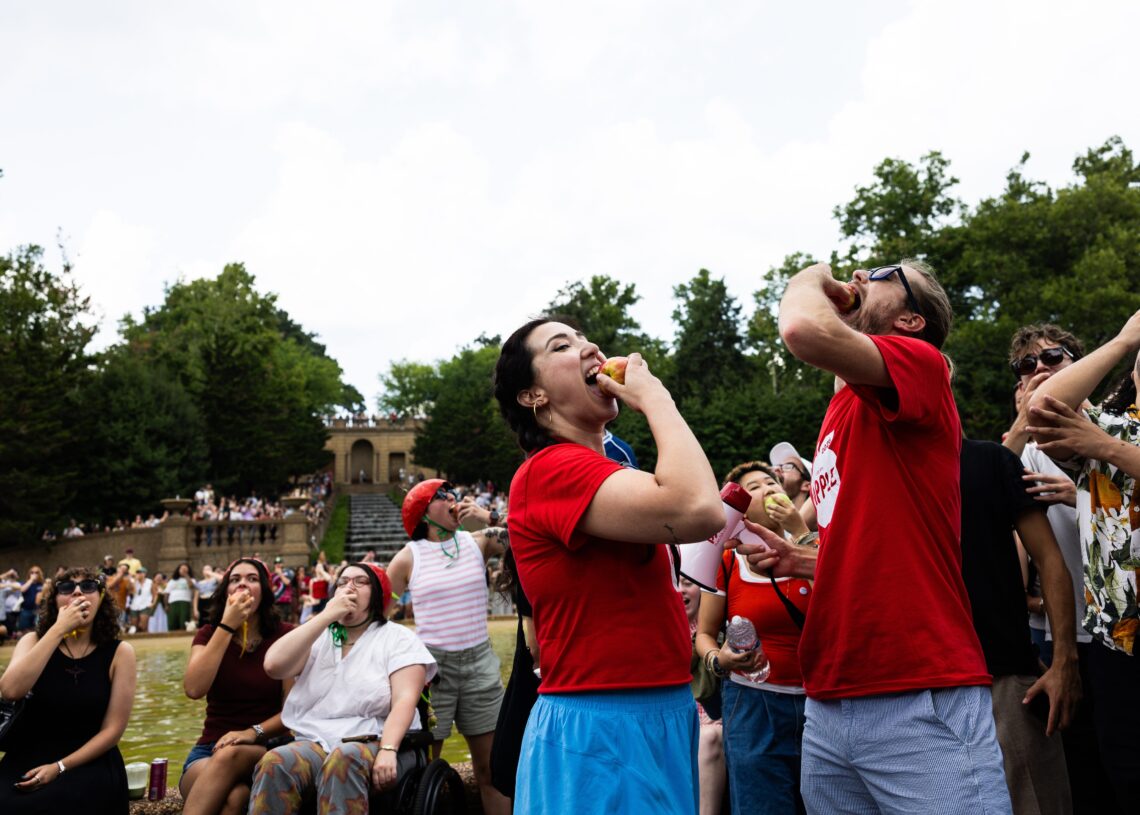 He invited people to eat an apple with him. Hundreds showed up.