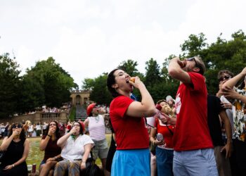 He invited people to eat an apple with him. Hundreds showed up.