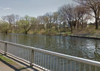Preschooler nearly drowns in NJ lake — but quick-thinking bystanders, cops save her