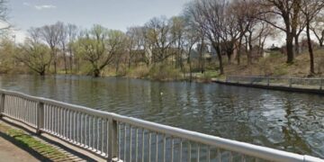 Preschooler nearly drowns in NJ lake — but quick-thinking bystanders, cops save her