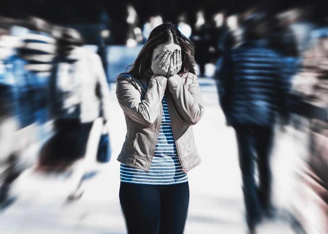 Signs You’re Dealing With Family Enmeshment, According to a Therapist