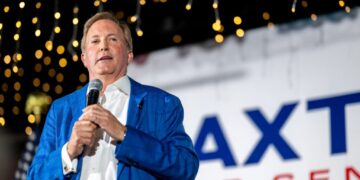 Eleventh-hour primary upsets muddy the race for control of Congress