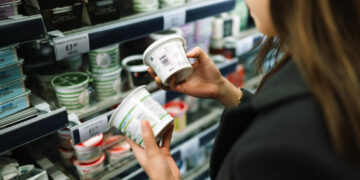 Cottage cheese vs. Greek yogurt: Which is healthier?