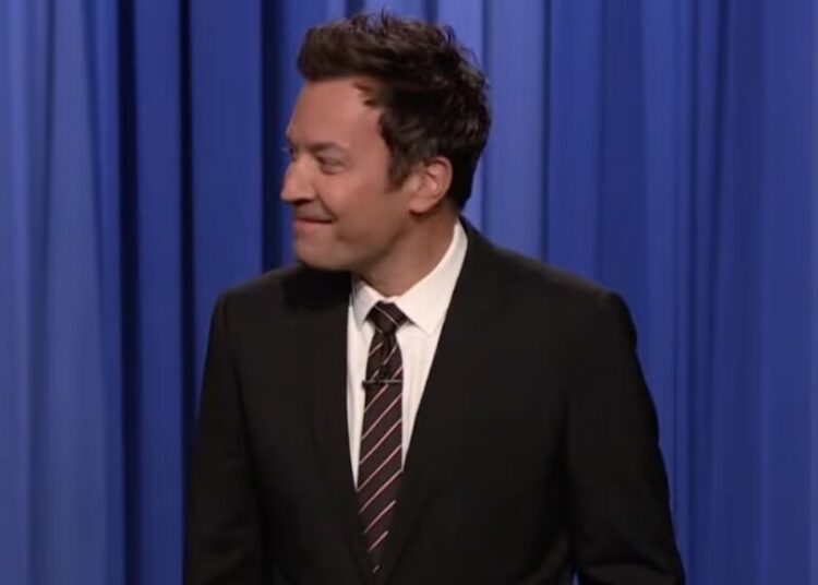 Jimmy Fallon Struggles to Keep a Straight Face as Audience Member Loudly Reacts to Karoline Leavitt’s Resignation