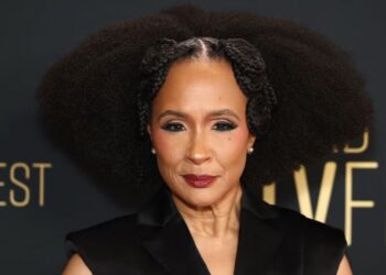 ‘Bridgerton’ Star Recalls the ‘Really Weird and Scary’ Fan Encounter She Faced While on Vacation