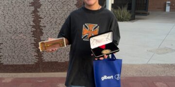 A woman was lost and confused in 100-degree heat. This teen came to help.