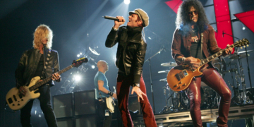 3 Supergroups Formed in the 2000s That Featured 90s Grunge Artists