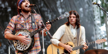 3 Artists That Helped Fuel the Early 2000s Nostalgic Folk Era
