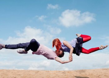 What Is ‘Freefall Dating’? The Risky Dating Trend Experts Warn Against.