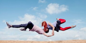 What Is ‘Freefall Dating’? The Risky Dating Trend Experts Warn Against.
