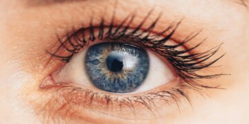Why Gen Z Hates Mascara So Much (And What They’re Replacing It With)