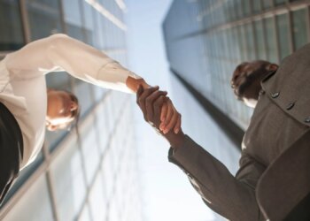 Why You Shouldn’t Make Friends at Work, According to an Expert