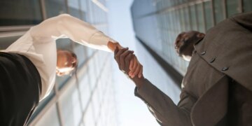 Why You Shouldn’t Make Friends at Work, According to an Expert